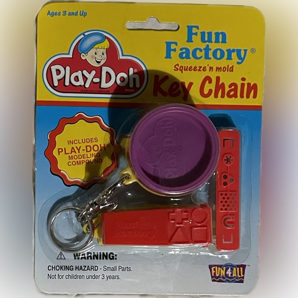 VTG 1998 HASBRO PURPLE PLAY DOH FUN FACTORY KEYCHAIN MINIATURE SHAPE MAKER TOY - Picture 3 of 4